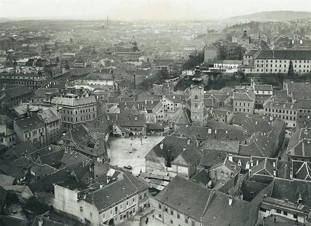 Dolac 1910. godine (prije izgradnje tržnice 1930. godine)